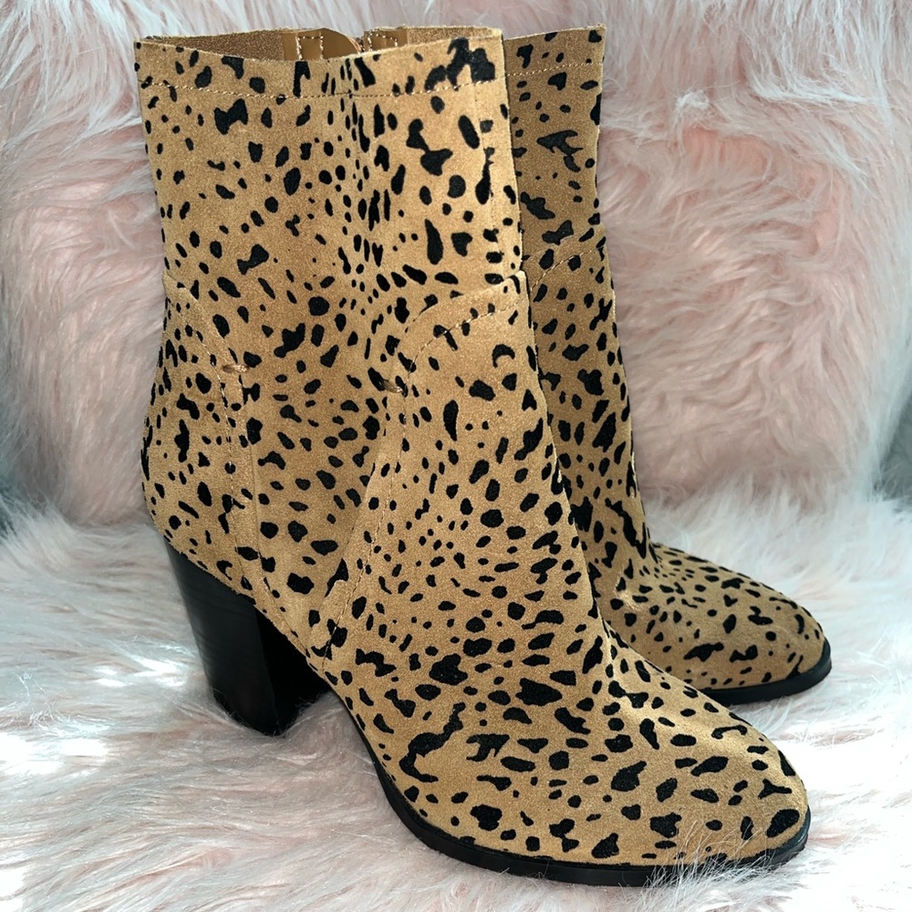 Gibson & Latimer suede cheetah print booties, size 7.5